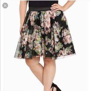 Torrid floral skirt size 1